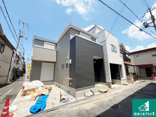 寝屋川市萱島南町　新築一戸建ての外観|周辺は落ち着いた街並みの住宅地！子育てがしやすい住環境です！まだ未完成ですが、現地でしかわからない事もございます。是非一度ご覧ください。