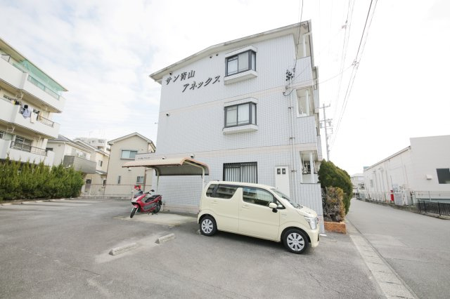 サン青山アネックスの駐車場
