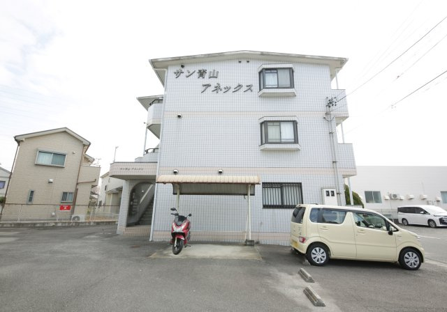 サン青山アネックスの駐車場