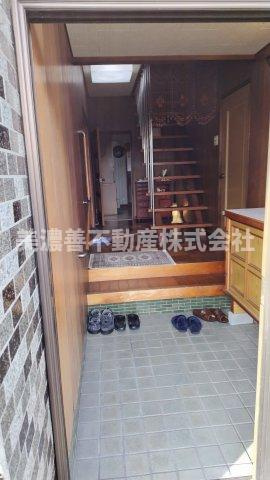 ６６４２３　本巣市宗慶中古戸建ての玄関