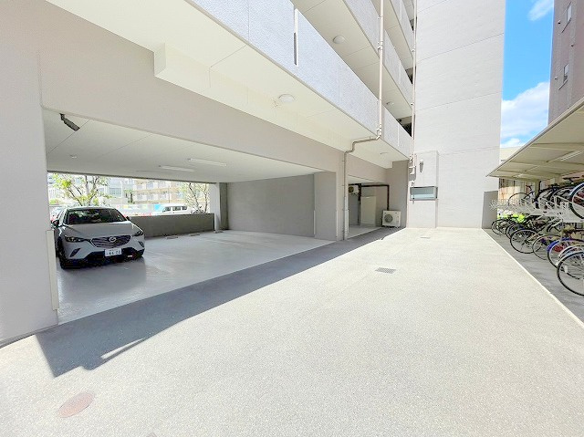 ラクラス新大阪の駐車場