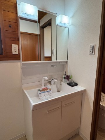 所沢市緑町中古戸建の独立洗面台