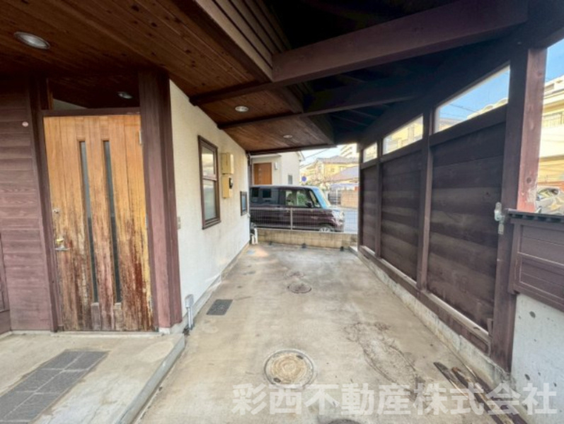 所沢市緑町中古戸建の駐車場