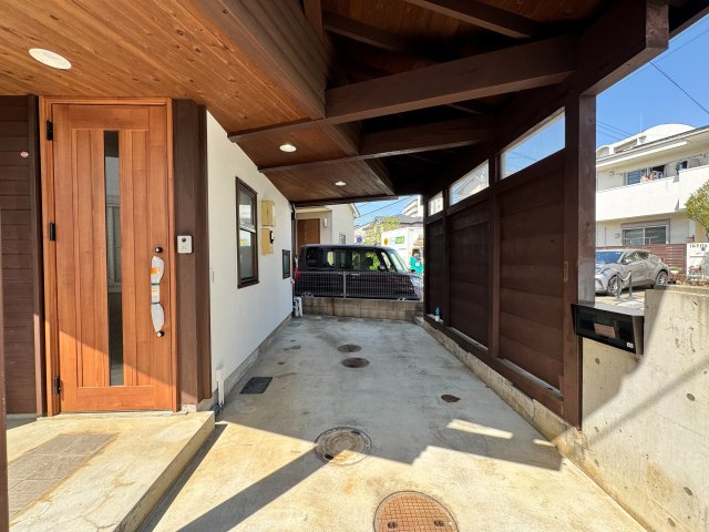 所沢市緑町中古戸建の駐車場