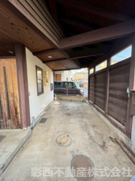 所沢市緑町中古戸建の駐車場