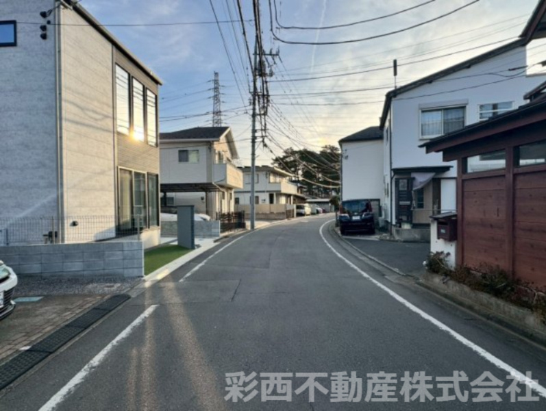 所沢市緑町中古戸建の前面道路含む現地写真