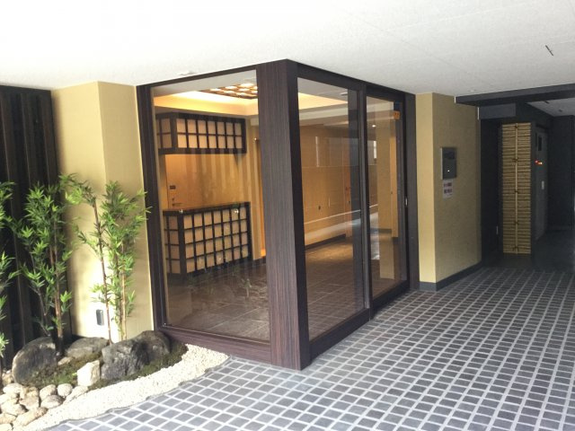 エステムプラザ市谷外濠公園のエントランス|エステムプラザ市谷外濠公園