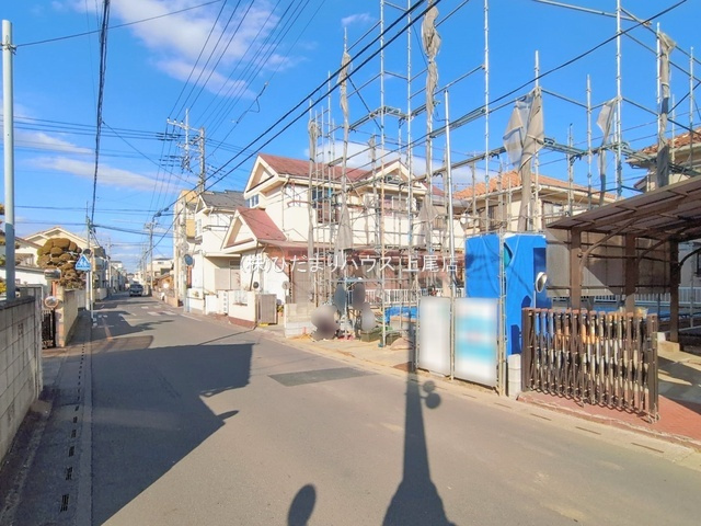 北区日進町1期　新築戸建　FiT-A01の前面道路含む現地写真