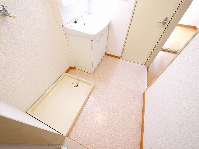 セピアコートの洗面所|ゆったりとスペースのある洗面所