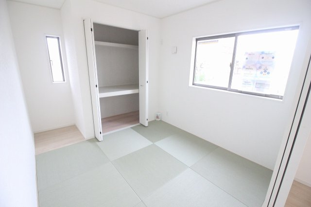 小山市横倉第４（Ⅰ期）　1号棟の和室|1階和室5帖はリビングとつながる使いやすい空間！お子様の遊び場や来客用としても重宝します！