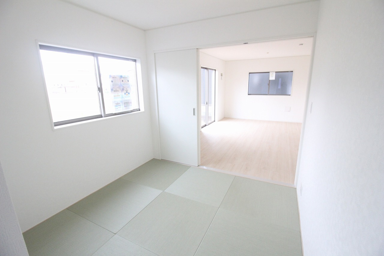 小山市横倉第４（Ⅰ期）　1号棟の和室|引き戸を開ければLDKと一体利用も可能！ライフスタイルに合わせて柔軟に使える和室です！