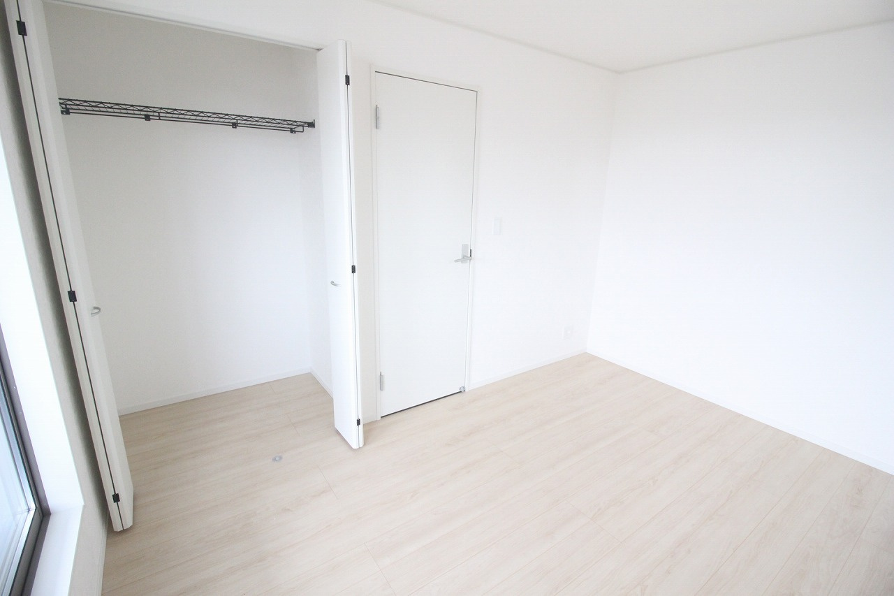 小山市横倉第４（Ⅰ期）　1号棟の洋室|クローゼット付きで収納も安心！お子様のお部屋や書斎としても使いやすい広さです！