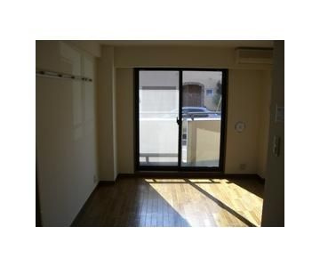 エステートＶＩＬＬＡの居間・リビング|別部屋参考写真となります