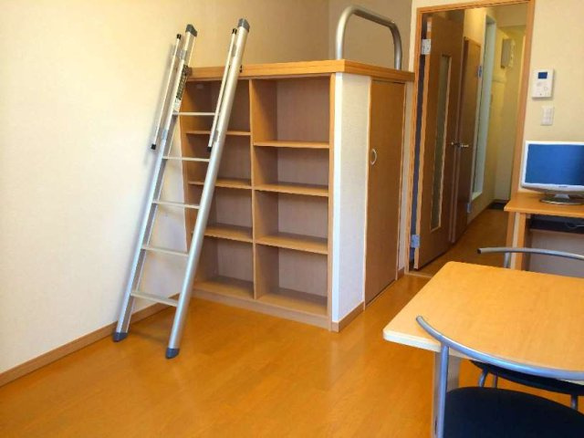 レオパレス嵯峨野の寝室|一階はフローリングです。