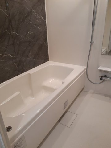 チューリップ　ツリーの浴室