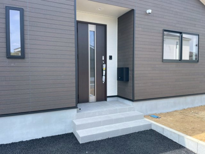 【エントランス】 | 潮来市日の出2号棟 | 施工例：ご見学はお気軽に0476-37-3888までお問合せ下さい！