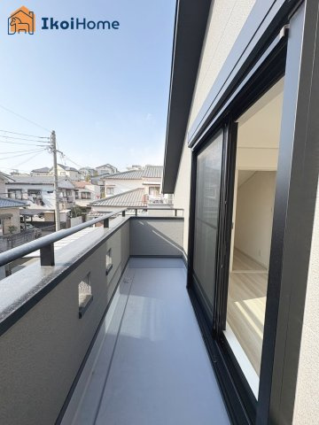 明石市朝霧町　新築戸建のバルコニー|【ホームページに現地動画掲載中】●年中無休：当日予約可●陽当り良好南向バルコニー！屋根は８万円～設置