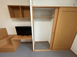 明るい色調の室内です