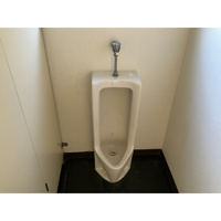 落ち着いた色調のトイレです
