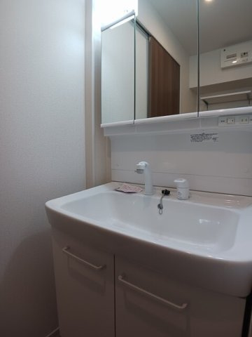 ＭｏｄｅｒｎＶｉｌｌａ二の岡Ａの洗面所