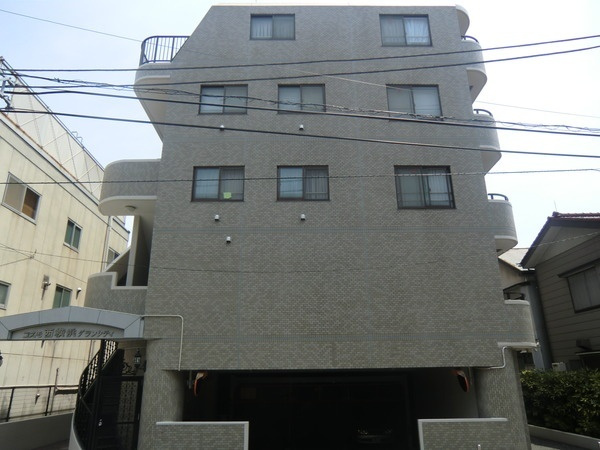 落ち着いた雰囲気の外観です