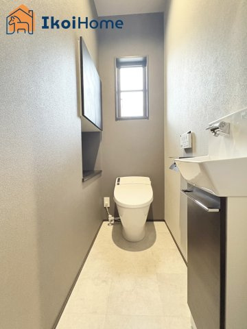 明石市二見町福里　中古戸建のトイレ|【ホームページに現地動画掲載中】●年中無休：当日予約可●ウォシュレット機能付き。タンクレストイレです