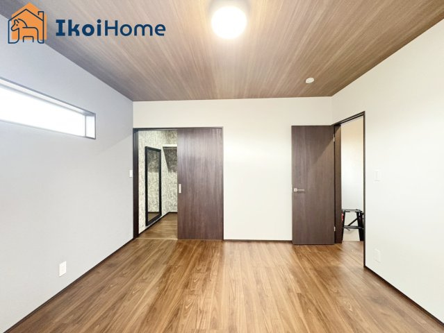 明石市二見町福里　中古戸建の寝室|【ホームページに現地動画掲載中】●年中無休：当日予約可●広々とした2階の洋室です。広々WIC完備！