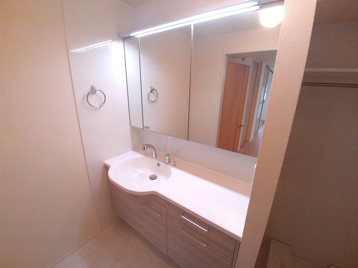 リヴェール広田の洗面所|広い洗面スペース