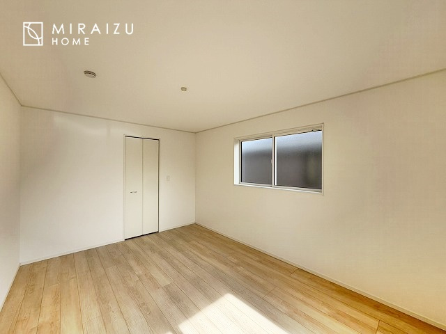 【洋室】 | 建物完成につき、実際のお部屋をごゆっくりご見学いただけます。お休みの日にご家族で見学はいかがでしょう。