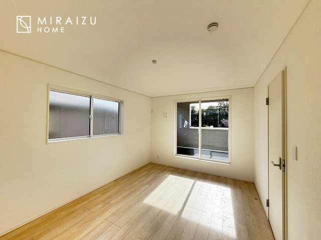 【寝室】 | 建物完成につき、実際のお部屋をごゆっくりご見学いただけます。お休みの日にご家族で見学はいかがでしょう。