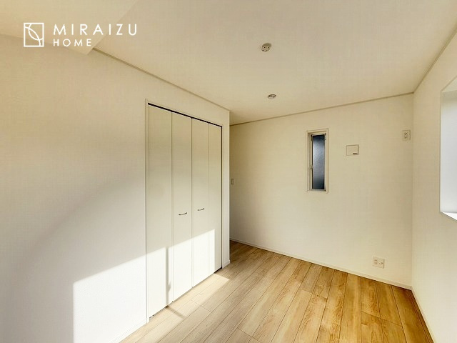 【子供部屋】 | 暮らしやすさを考えたプランで快適な現地ロケーションを実現。安らぎに満たされる、ゆとりのある日々を過ごせます♪