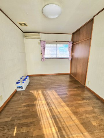 太田市上小林町213-36の洋室