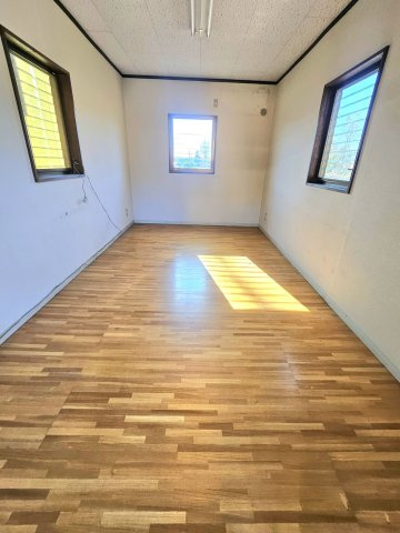 太田市上小林町213-36の洋室