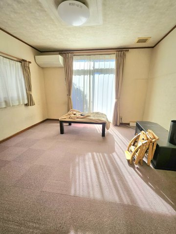 太田市上小林町213-36の居間・リビング