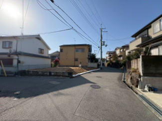 【前面道路含む現地写真】 | 国府２丁目　売土地 | 間口約１１．５ｍ！開放感のあるお住まいになりますね！