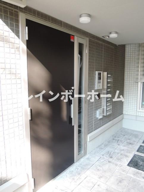 ルーブルのエントランス