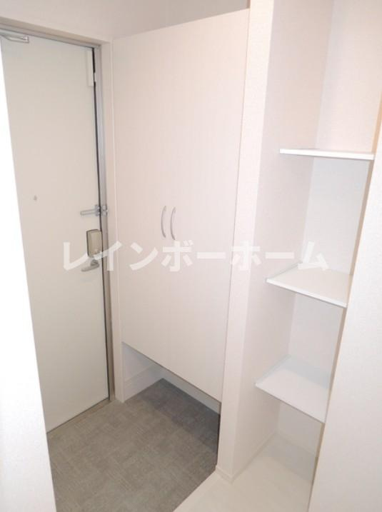 ルーブルの玄関