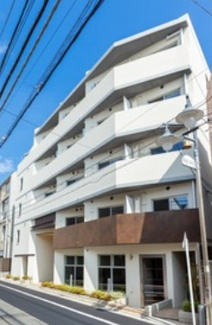 【外観】 | 鉄筋コンクリート造のがっちりとした建物。