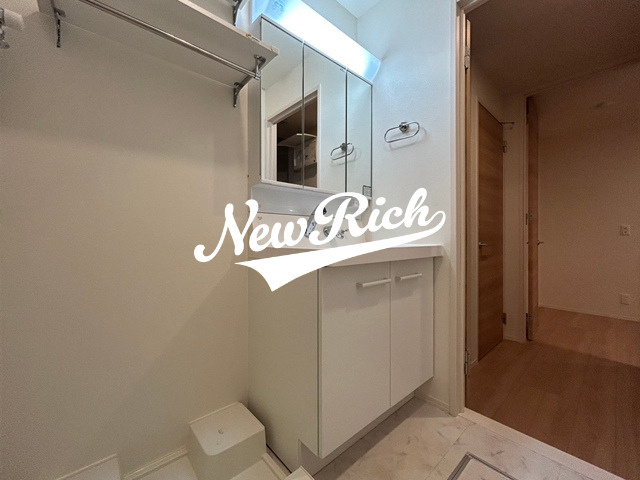 伊勢崎市東本町のアパートの独立洗面台