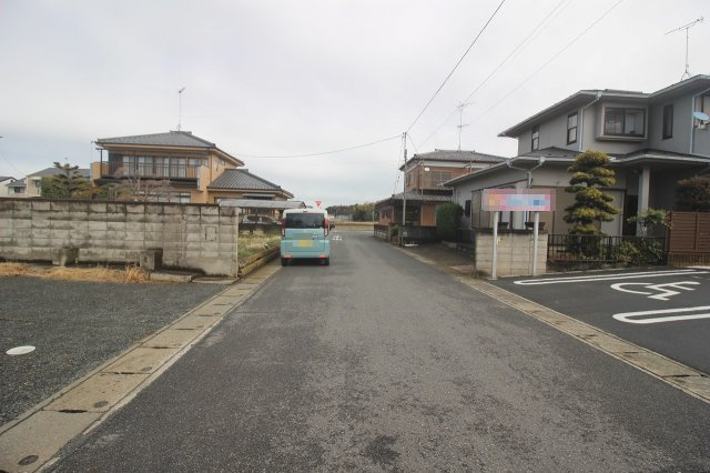 野木町丸林の前面道路含む現地写真|南東側道路（2026年3月撮影）