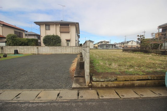 野木町丸林の外観|北東側との境界部分（2026年3月撮影）