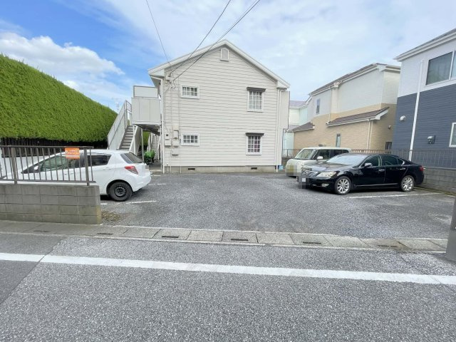 春日部市豊町２丁目のアパートの駐車場