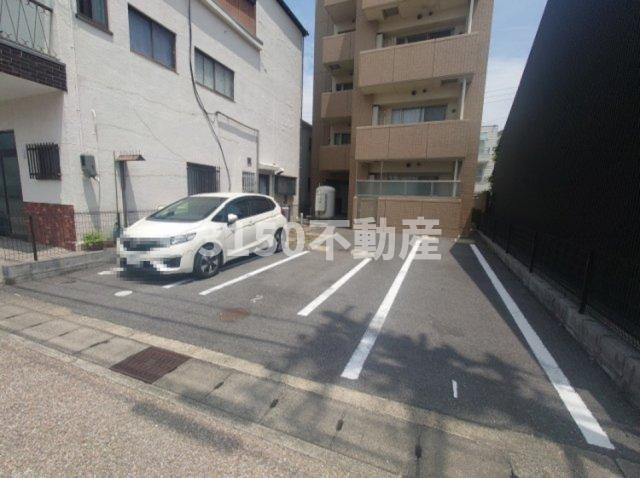 バンディエラの駐車場