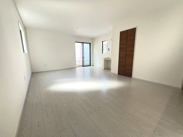 【居間・リビング】 | 春日市大谷5丁目3期　1号棟（全1棟）【仲介手数料無料・0円】 | 現地写真。