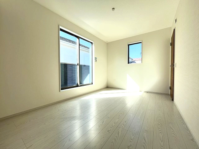 【寝室】 | 春日市大谷5丁目3期　1号棟（全1棟）【仲介手数料無料・0円】 | 現地写真。2階主寝室です。