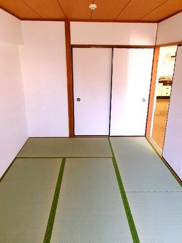 大倉山ハイム１号棟の居間・リビング|和室