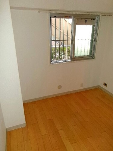 大倉山ハイム１号棟の居間・リビング|洋室