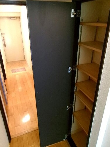 大倉山ハイム１号棟の収納|物入