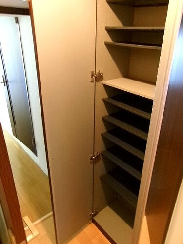 大倉山ハイム１号棟の収納|下足入