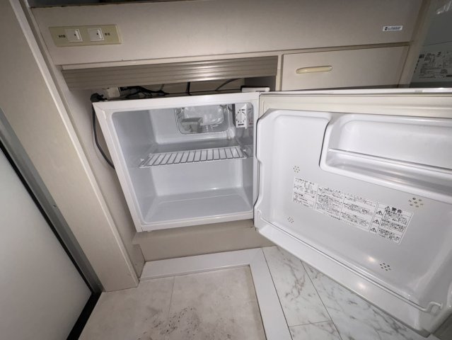 ユナイト反町モナリザのキッチン|小型冷蔵庫ついています。